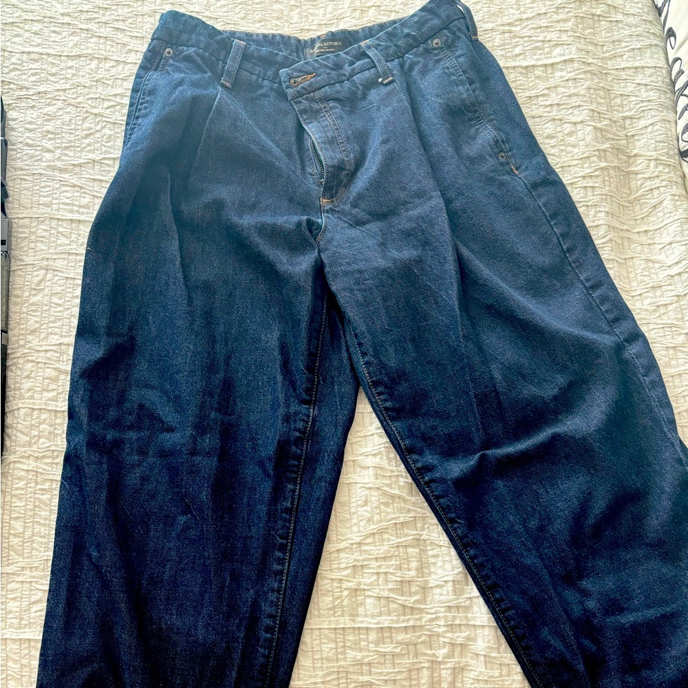 Pleated Mid-rise Straight Jeans